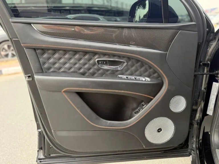 Bentley Bentayga Azure (10)