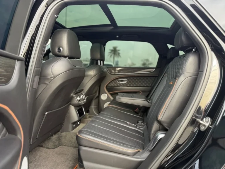 Bentley Bentayga Azure (12)