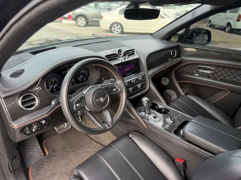 Bentley Bentayga Azure (3)