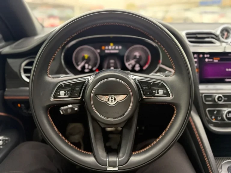 Bentley Bentayga Azure (5)