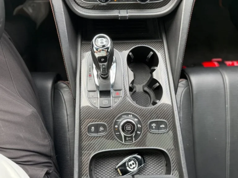 Bentley Bentayga Azure (6)