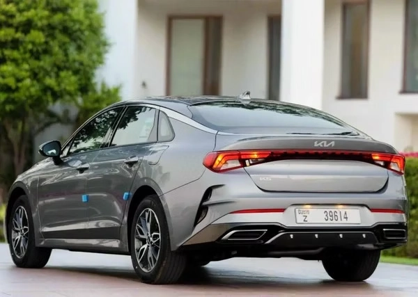 Kia K5 (1)