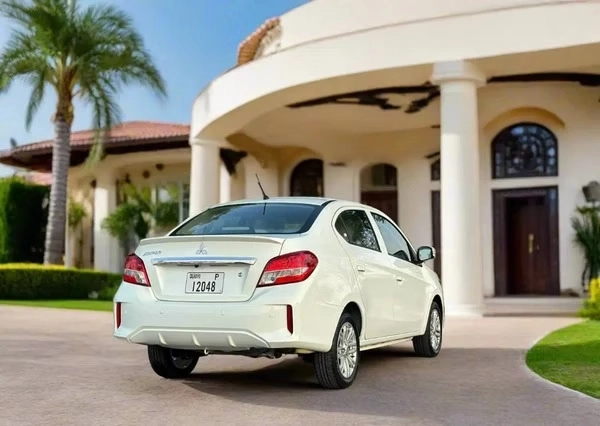 Mitsubishi Attrage (1)