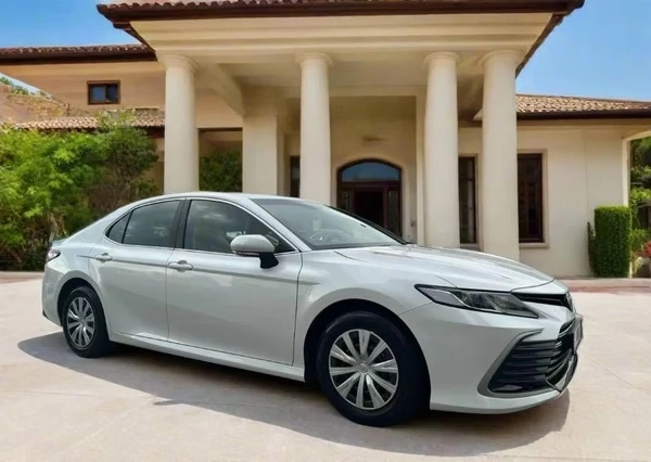 Toyota Camry (1)
