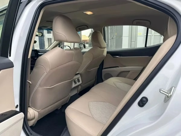 Toyota Camry (5)